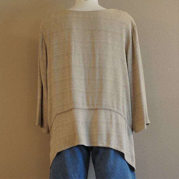 Asymmetrical textured top - Picture 4 of 5